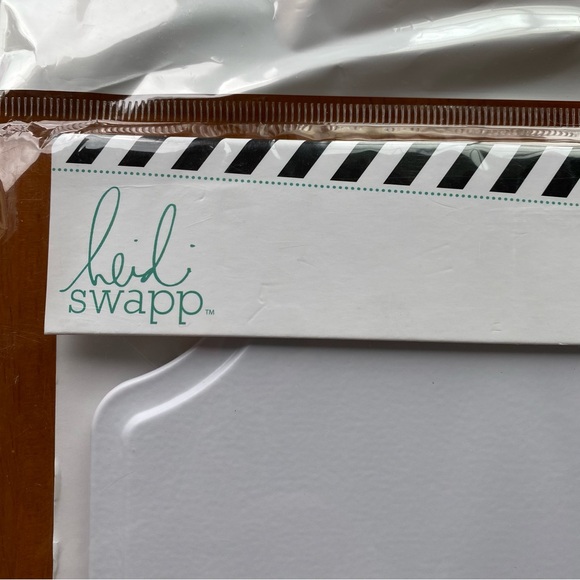 💥 2 for 12 or 4 for 20 💥 Heidi Swapp metal plaque with matte white finish - Picture 2 of 7